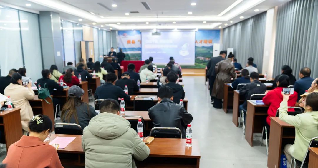 百团千企·商城出海，跨境电商专题培训会走进费县